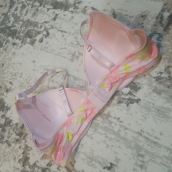Soft Floral Bra - Picture 2 of 6